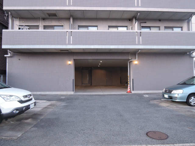 クリスタルハイツ 2階 駐車場