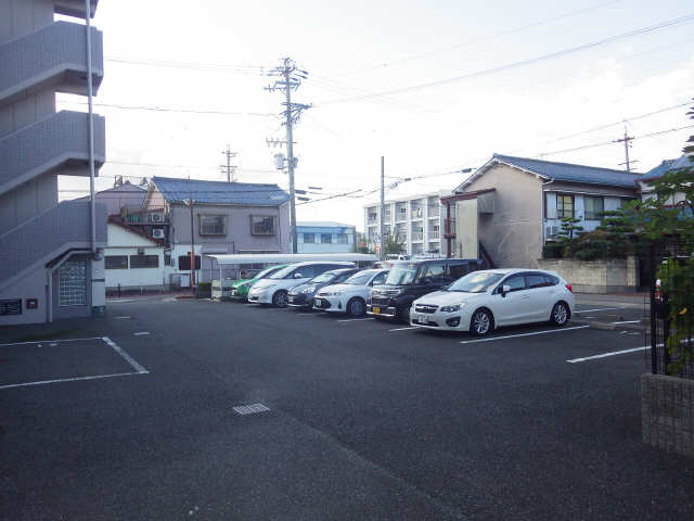 ラフィネ　Ｉ 4階 駐車場