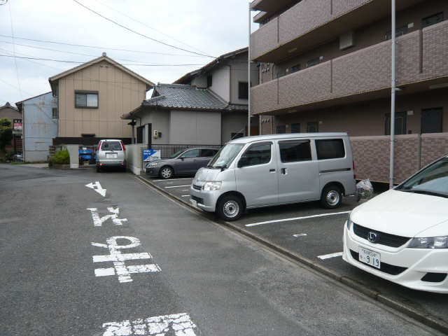 シャルム 2階 駐車場