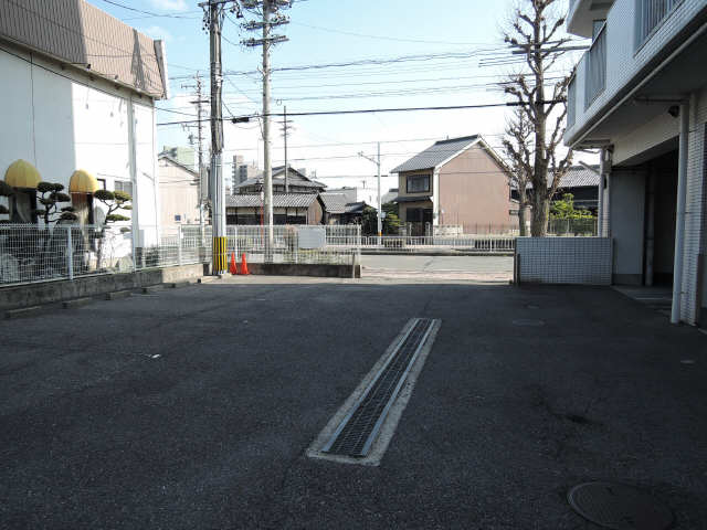 インペリアル中村公園 2階 駐車場