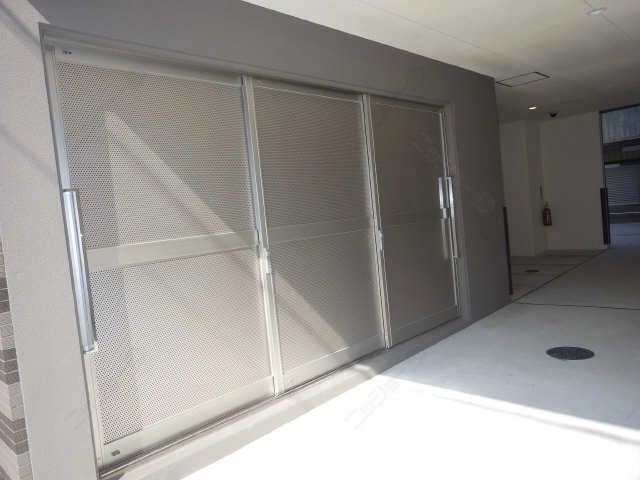 ダストスペース