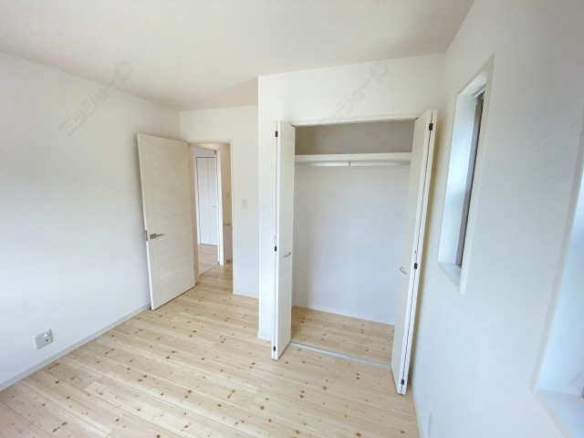 2階6帖洋間収納