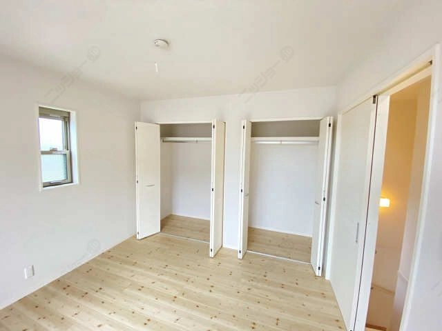 2階8帖洋間収納