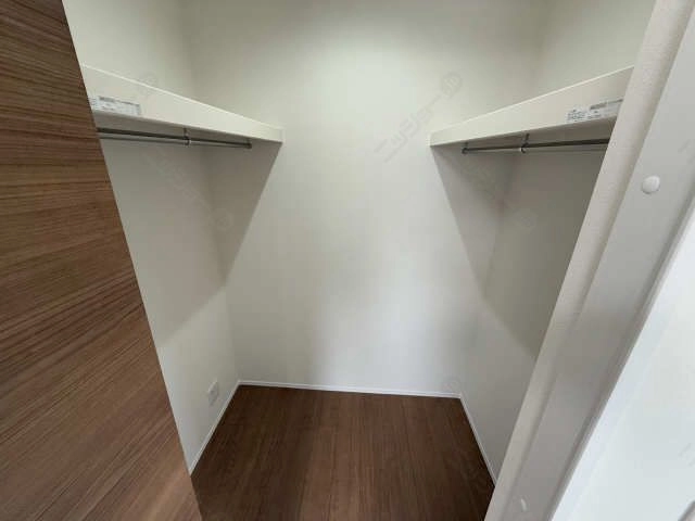 寝室ウォークインクローゼット