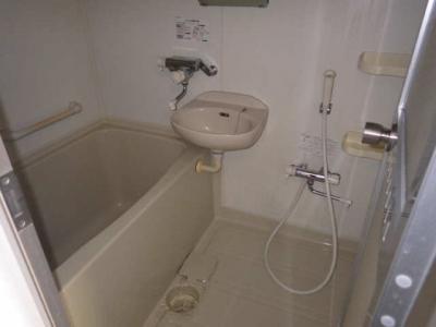 ヴァンヴェール名古屋 4階 浴室