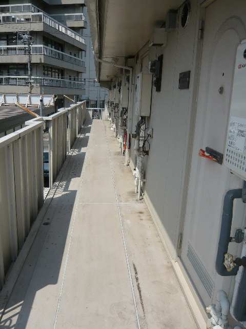 ２F共用通路