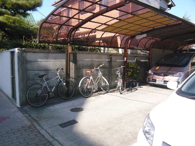 ハイツ本山 2階 駐輪場