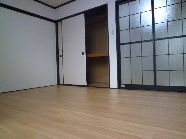 ハイツ本山 2階 室内