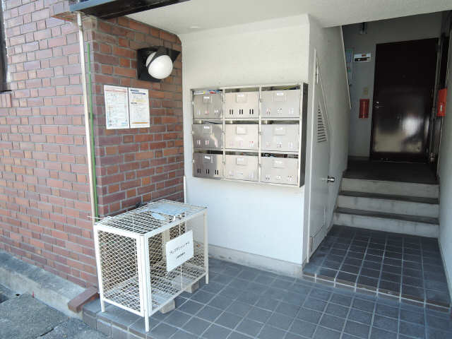 プレジデント・ソノヤマ 1階 エントランス