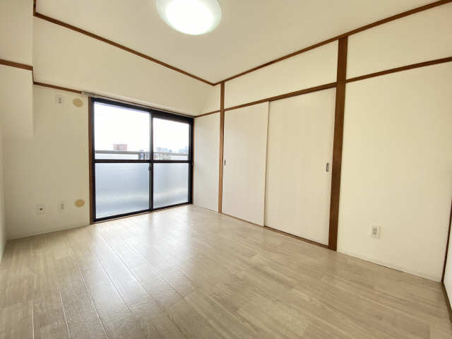 南東側室内