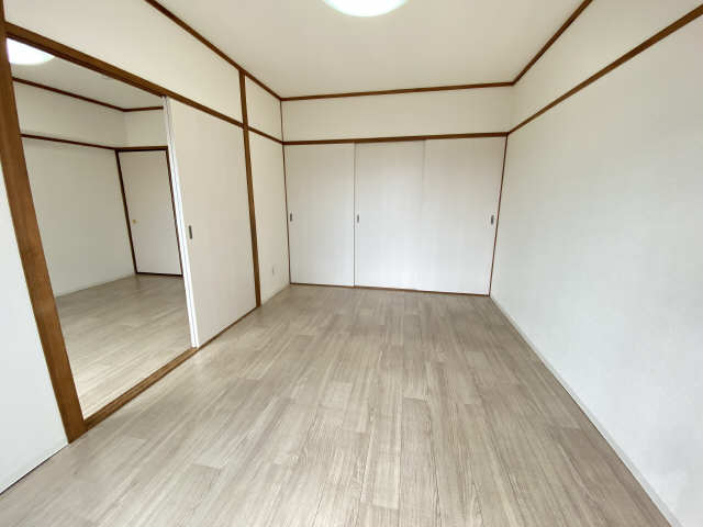 南東側室内