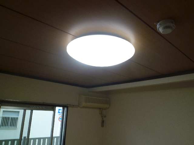 照明器�具