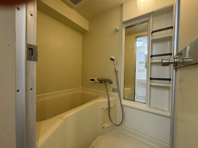 グランパス春岡 4階 浴室