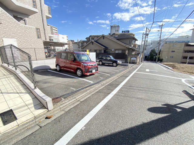 ヒルズ覚王山 1階 駐車場