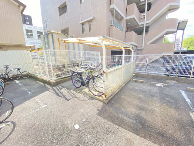 サンパーク豊年町 7階 駐輪場