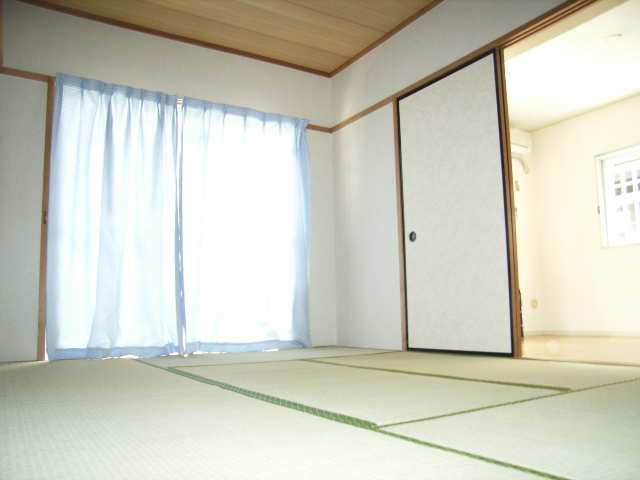 浅井ハウス 1階 室内