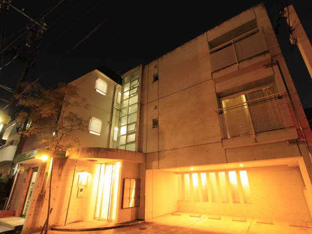 外観（夜間）