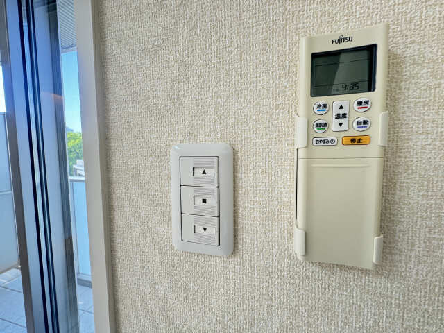 リビング電動シャッター