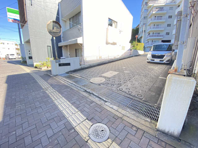 西側隣接公道入口