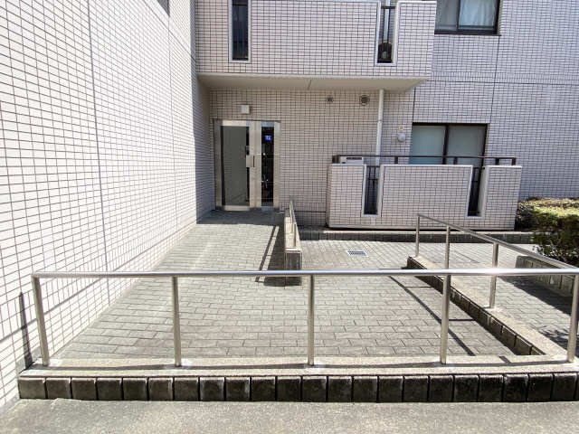 南側サブエントランス