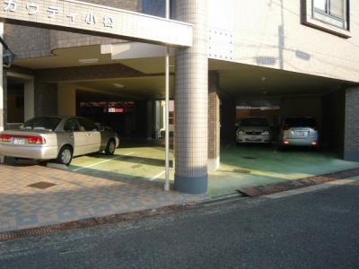 ガウディ小松 2階 駐車場