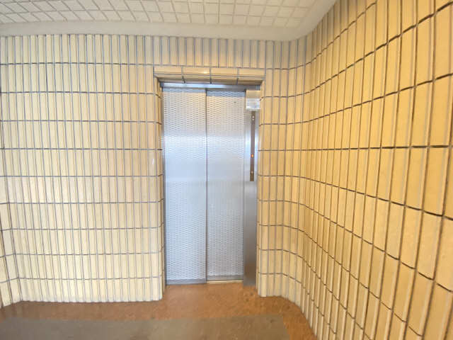 メゾン桜山 7階 エレベーター