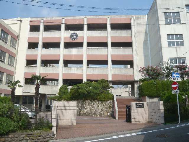 メゾン上山 1階 陽明小学校