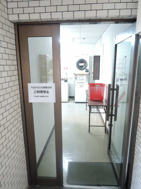コインランドリー入り口