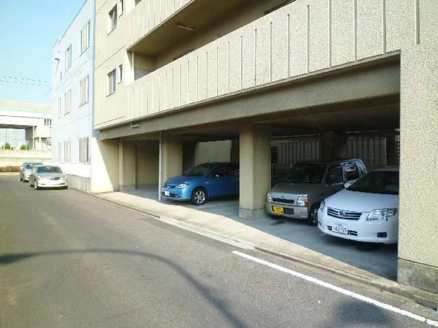 屋根付き駐車場