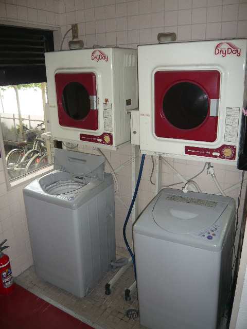 コーポリンデンⅡ 2階 共同洗濯機・乾燥機