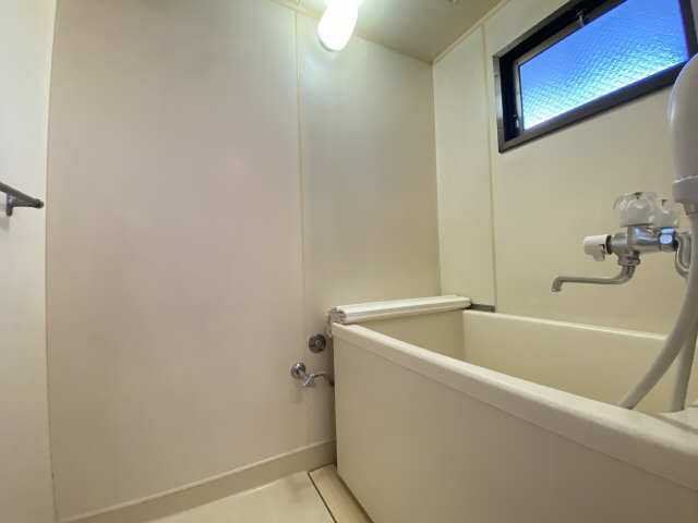ホワイトレリアンス 2階 浴室