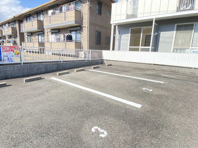 サンハイム星宮 1階 駐車場