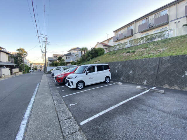 グリーンハイツ岳見 1階 駐車場