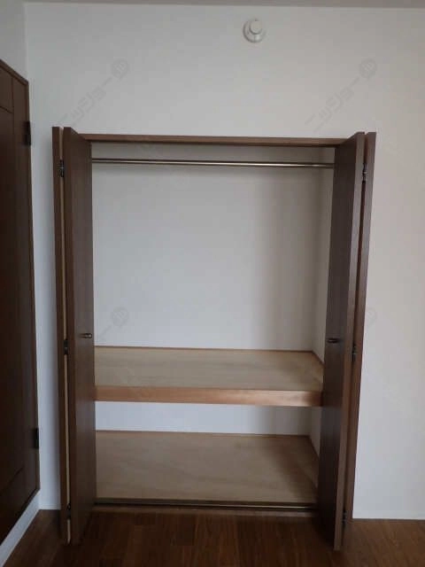 北洋間　収納
