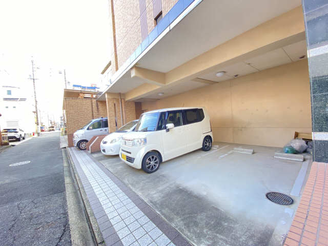 御剣ハイツ 3階 駐車場