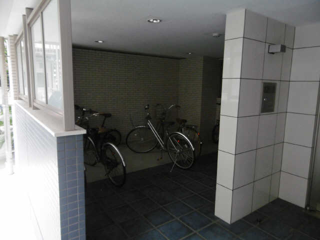 TOYOOKA APARTMENT 4階 駐輪場