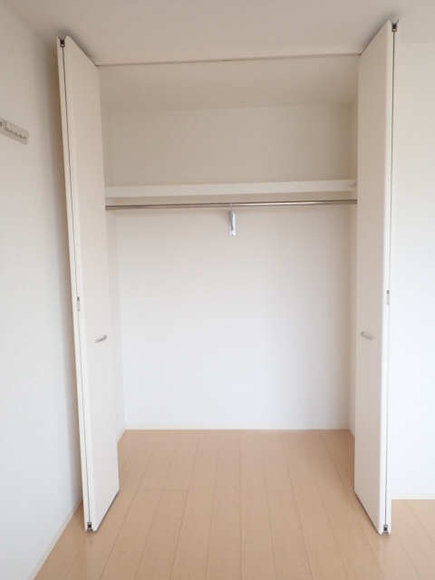 収納北東洋間