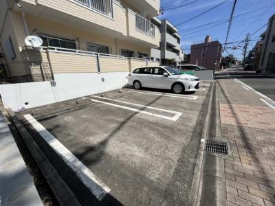 アーバンクレスト 3階 駐車場