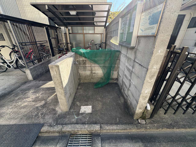 敷地内ゴミ置き場