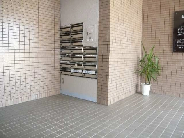 ｴﾝﾄﾗﾝｽ内・集合ﾎﾟｽﾄ