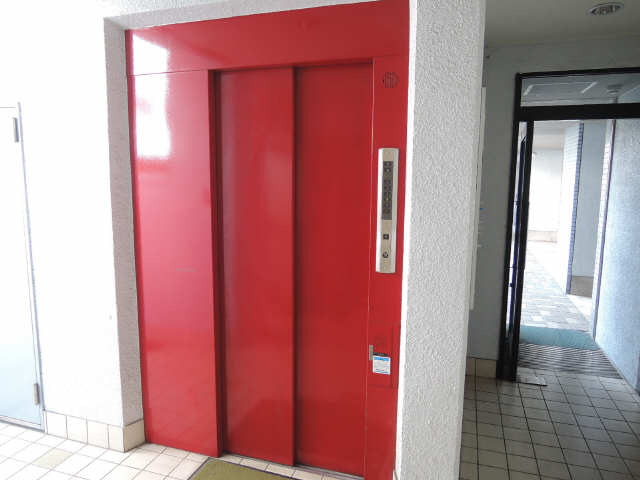 シュロス黒川 6階 エレベーター