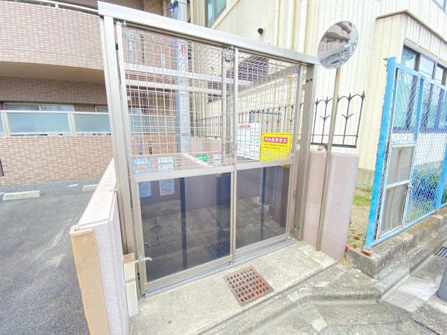 敷地内ゴミ置場