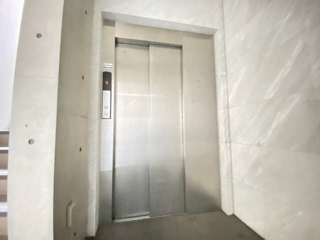 アイネシュタット 6階 エレベーター
