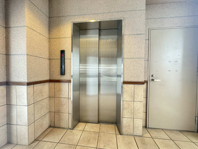 シャルム７０ 2階 エレベーター