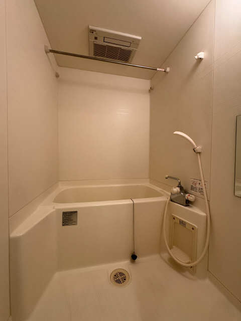 アヴニール新山 2階 浴室