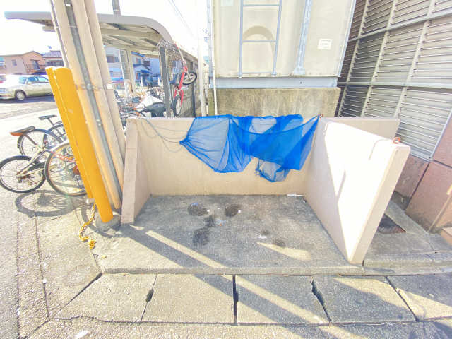 敷地内ゴミ置き場