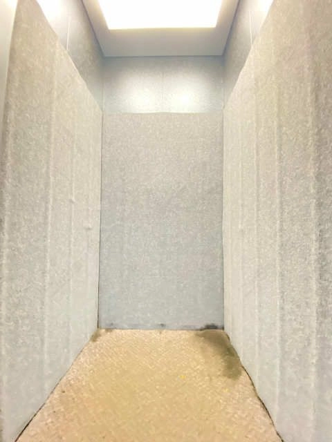 エレベーター内