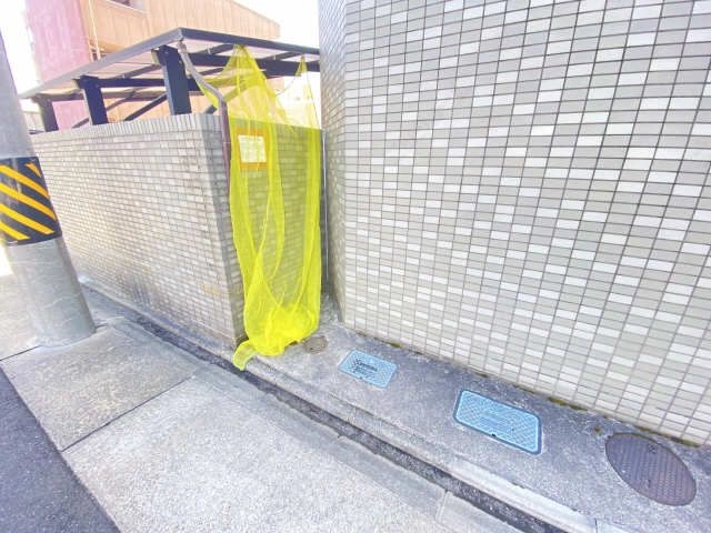 敷地内ゴミ置場