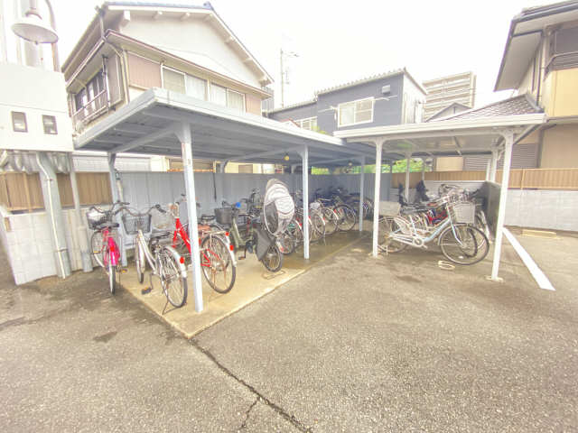 駐��輪場