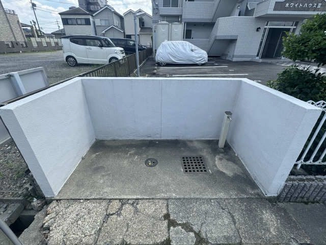 敷地内ゴミ置き場